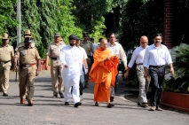 Swami Jitakamanandaji escorting guests towards the auditorium