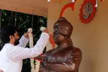 Sri C T Ravi, Hon Minister, Govt of Karnatak Garlanding Swamiji's Statue