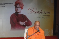 Swami Anupamanandaji adressing the gathering