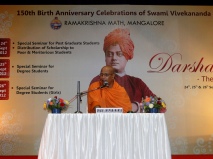 Swami Anupamanandaji Maharaj addressing the youths