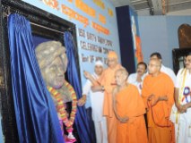 0022 Srimat Swami Vishwatmanandaji Maharaj, Belur Math is unveiling Swamiji's Swamiji