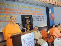 0064 Swami Atmashraddhanandaji addressing the gathering