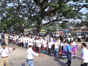 013 Students of Srinivasa college in the rally