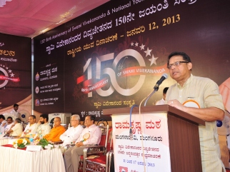 040 Sri Anwar Manippadi, President, Karnataka Minority Commission Addressing the gathering