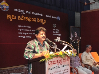 175 Sri Mandya Ramesh, Renowned Artist addressing the gathering
