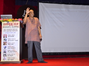 187 Prof Raghottam Rao addressing the teachers